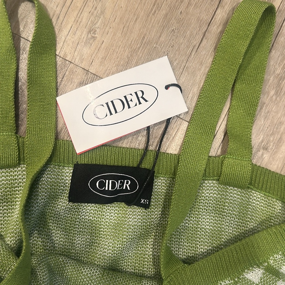 NWT New Cider Green Checkered Knit Crop Top Sz XS Heart Buttons - Picture 4 of 5